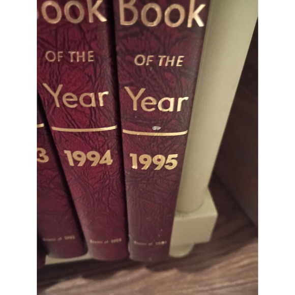 Vintage Britanica Book of The Year Set of 22 Hardcover Books In Great Condition - Picture 5 of 5